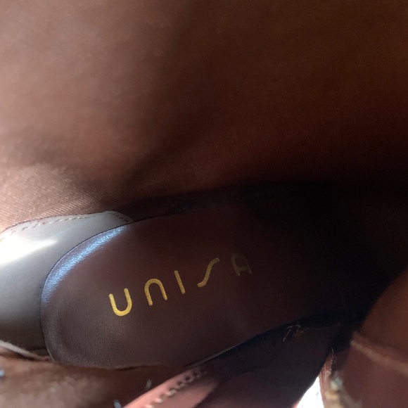 Unisa Brown Heel Boots and buckle trim Size 9M - Picture 8 of 8